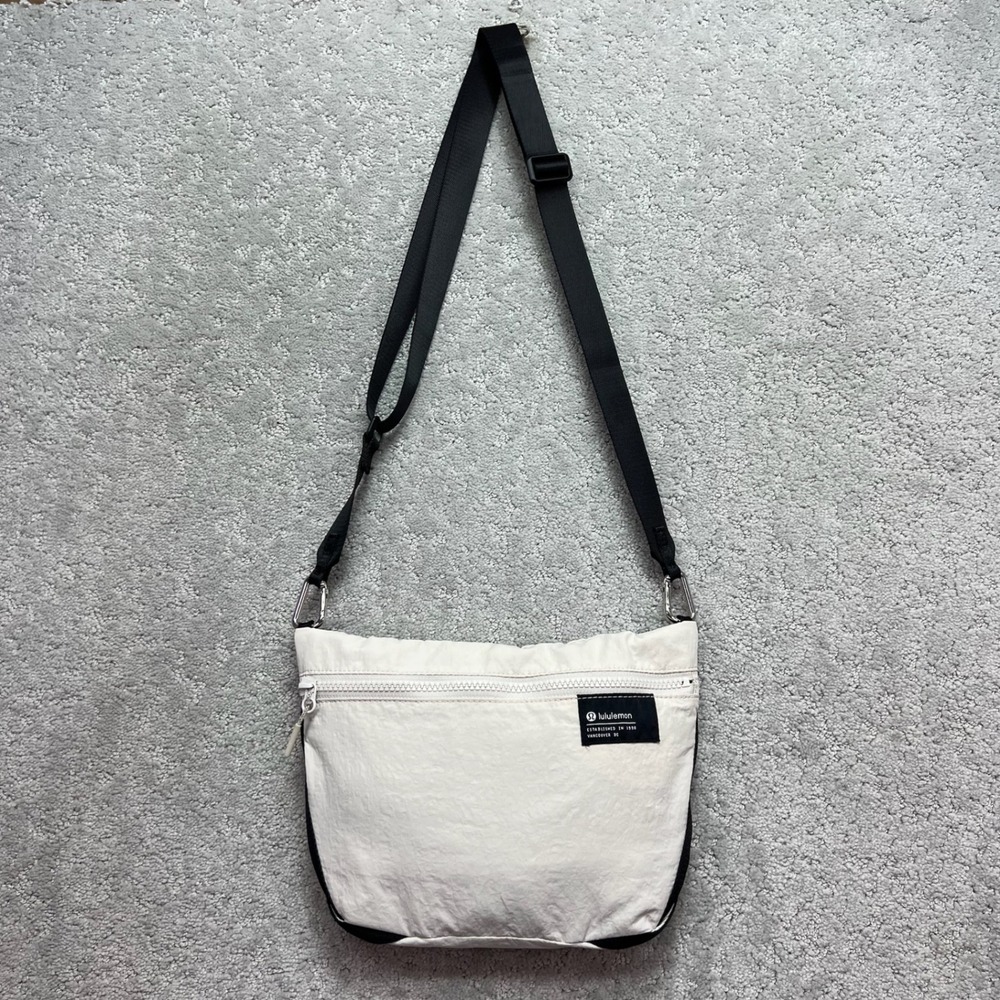 Lululemon Crossbody Bag White Opal Black Clean Lines Recycled Nylon Activewear
